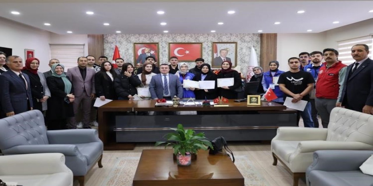 Gönüllü Gençlere Teşekkür Belgeleri Takdim Edildi