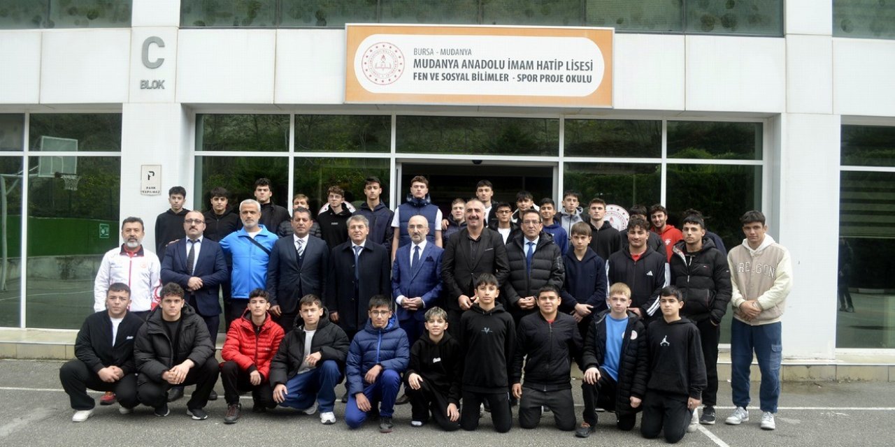 Şampiyon Güreşçilere Destek Sözü