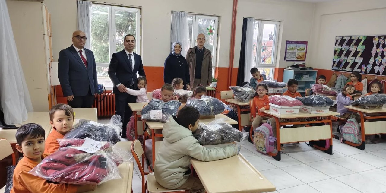 Yenipazar'da Öğrencilere Kışlık Destek
