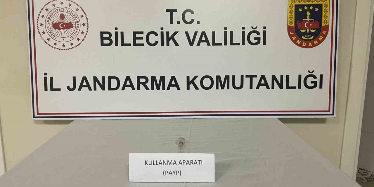 ’Dur’ İhtarına Uymayan Araçtan Uyuşturucu Kullanma Aparatı Çıktı