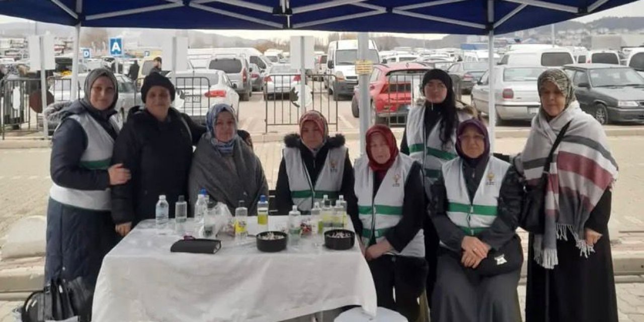 AK Parti Kapalı Pazarda Üye Standı Açtı