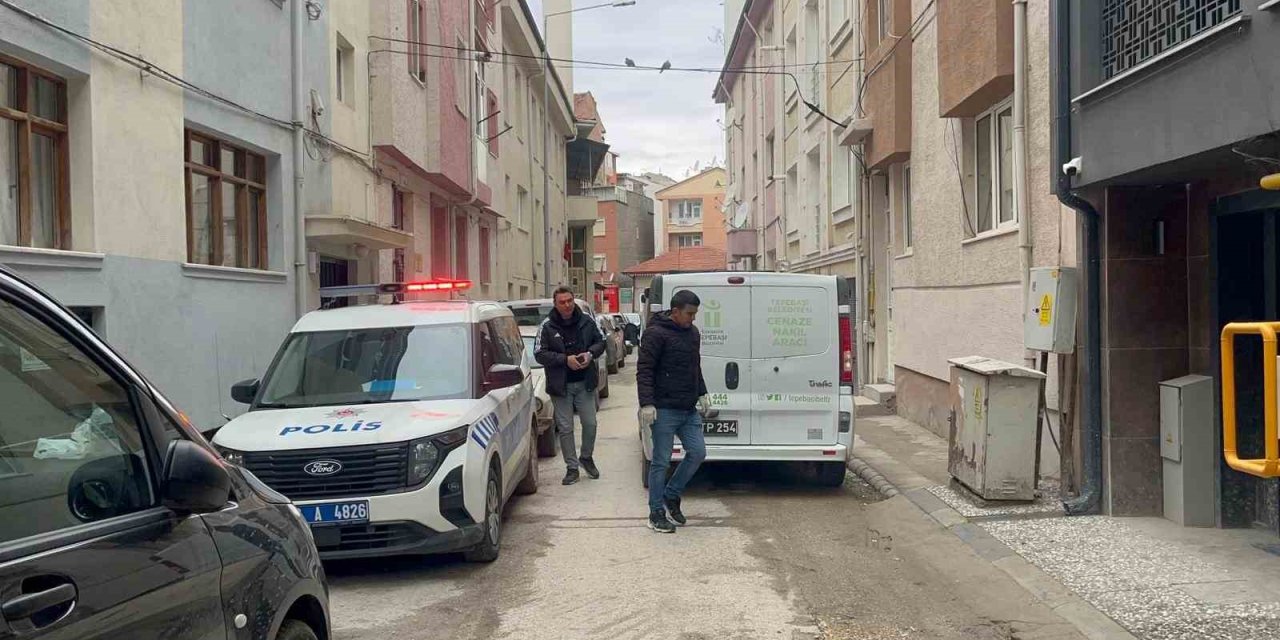 43 Yaşındaki Genç Adam Evinde Ölü Bulundu