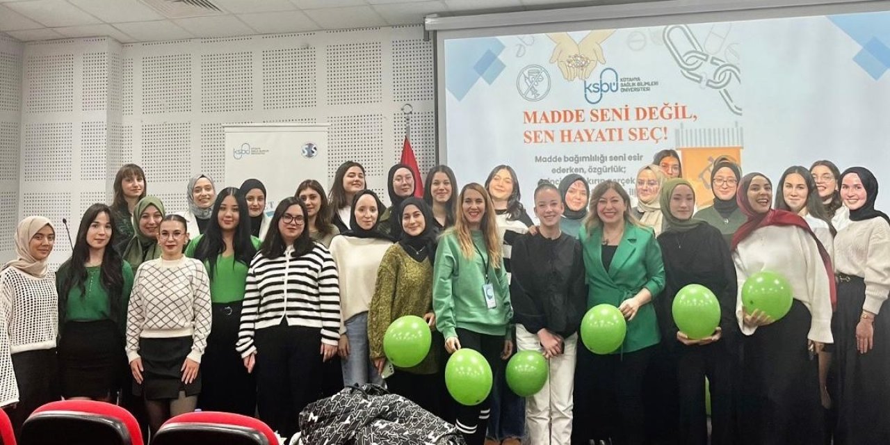 Sosyal Hizmet Topluluğu’ndan "Bağımlılık Türleri Ve Sosyal Hizmet Müdahaleleri" Eğitimi