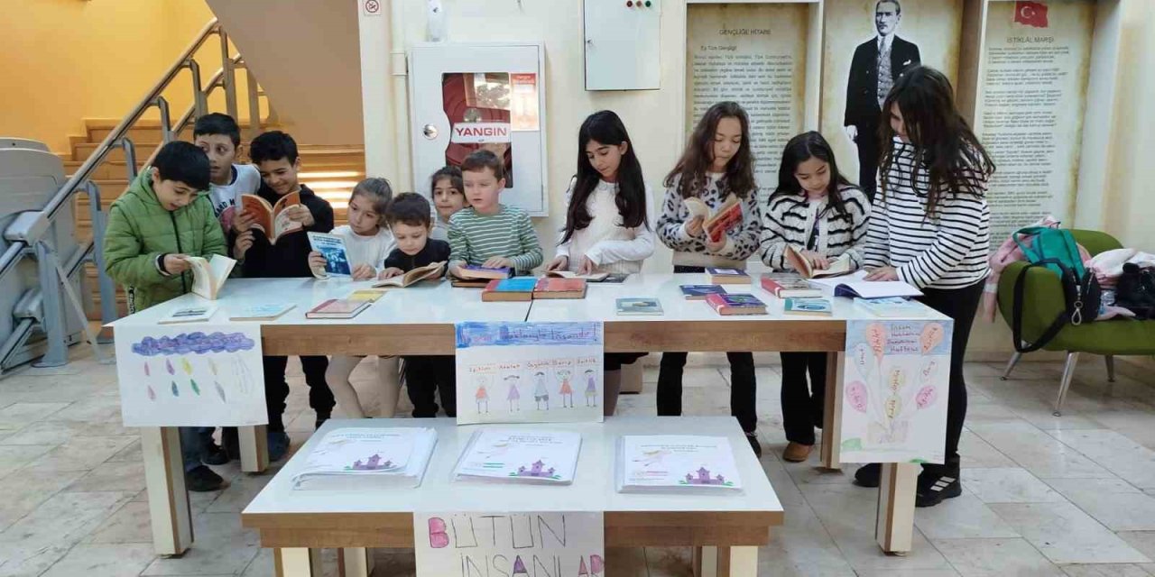 Dünya İnsan Hakları Günü’nde Öğrencilerden Farkındalık Etkinliği