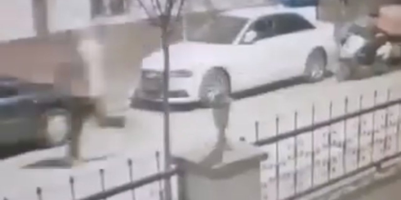 Kuryenin Çantasındaki Dürümü Çalıp Koşarak Kaçtı