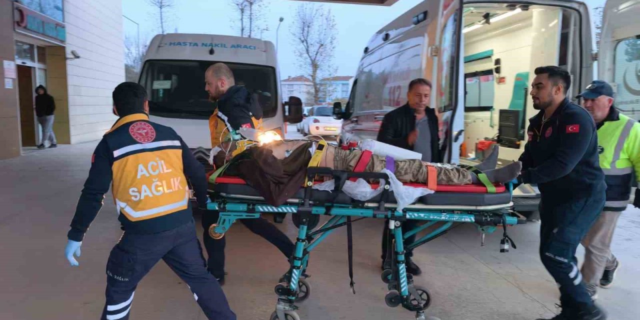 Kontrolden Çıkan Minibüs Şarampole Yuvarlandı 1 Kişi Yaralandı