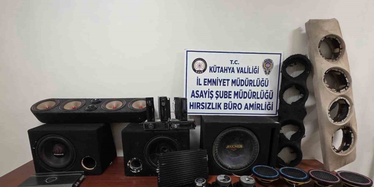 Araçlardan Ses Sistemi Hırsızlığı Yapan 2 Şüpheli Yakalandı