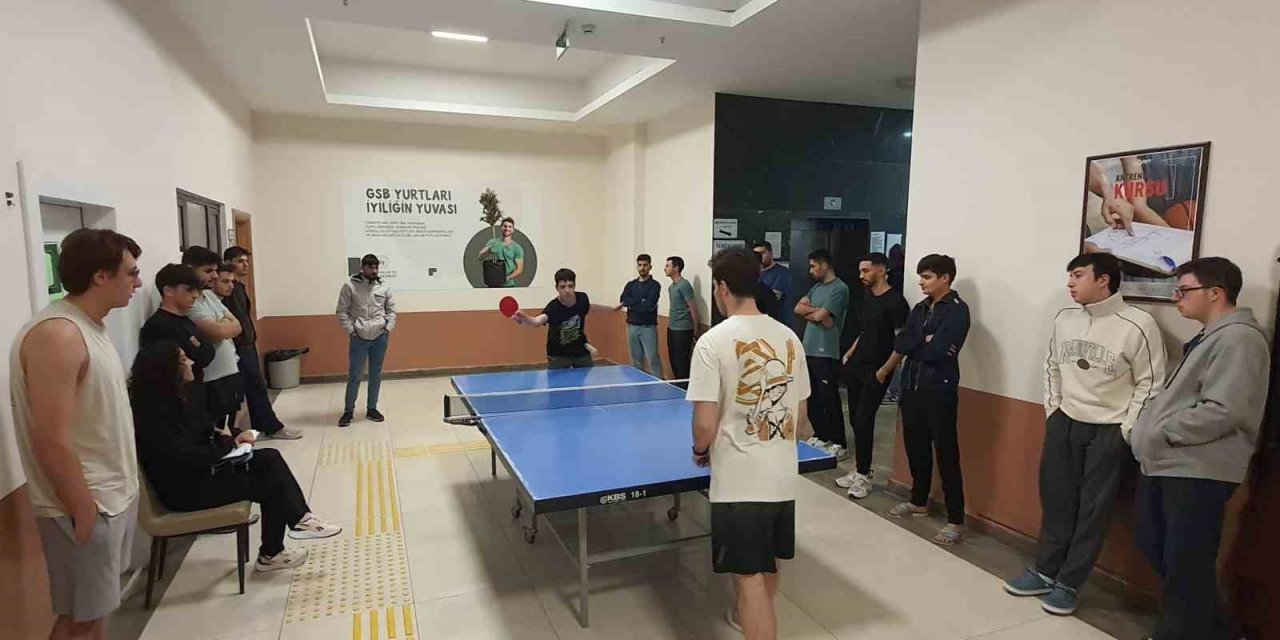 Yurtlarda Kalan Öğrenciler Düzenlenen Etkinlikler İle Sosyalleşiyor