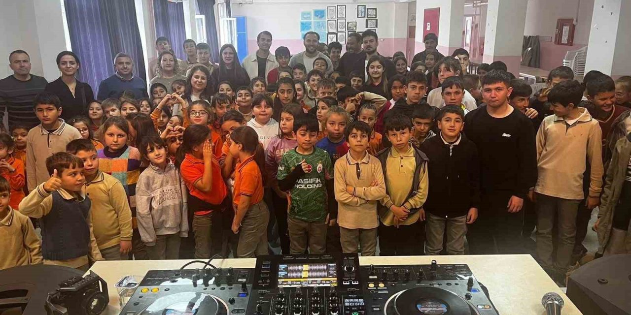 Öğrenciler Dj İle Buluştu