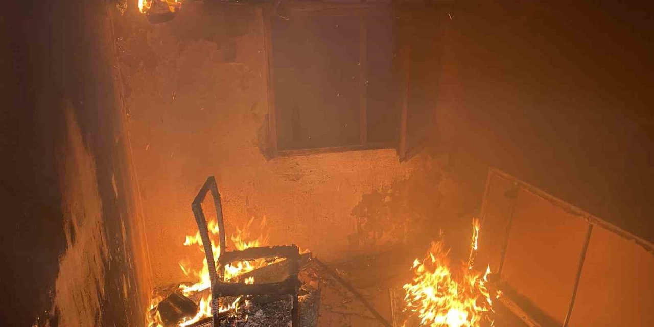 Terk Edilen Evde Çıkan Yangın Paniğe Neden Oldu