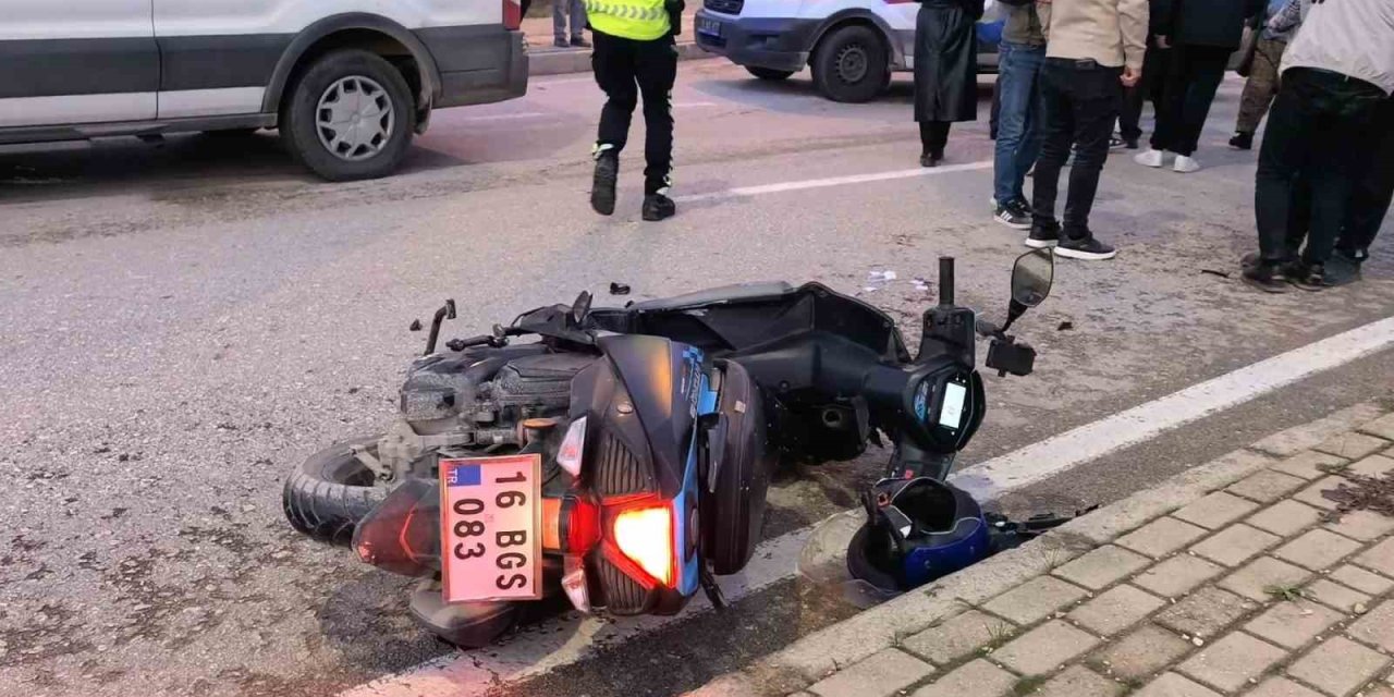 Motosiklet Kadına Çarptı 2 Kişi Yaralı