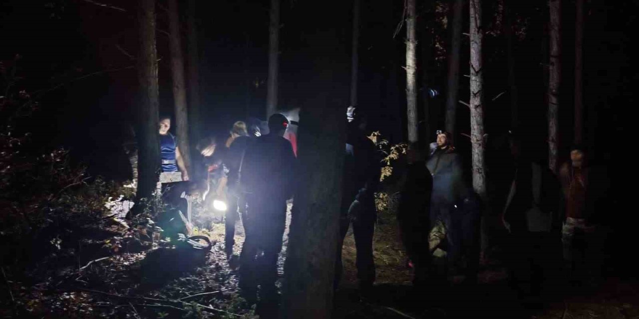 25 Kişilik Grup İle 12 Kilometrelik Gece Yürüyüşü Yaptılar