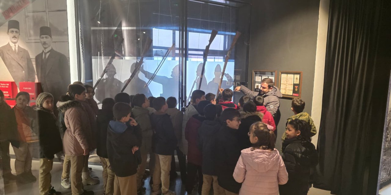 Öğrencilerden Anı Evi'ne Ziyaret