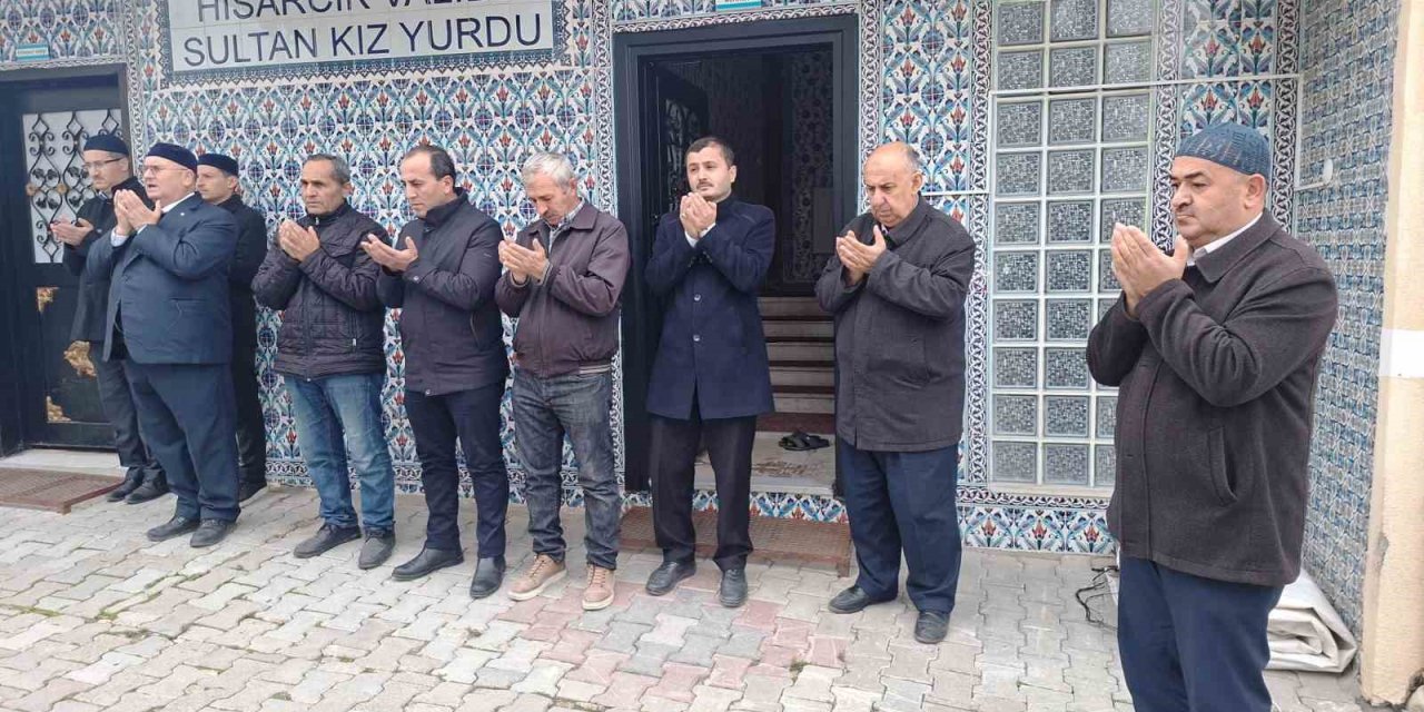 Umre Kafilesi Dualarla Uğurlandı