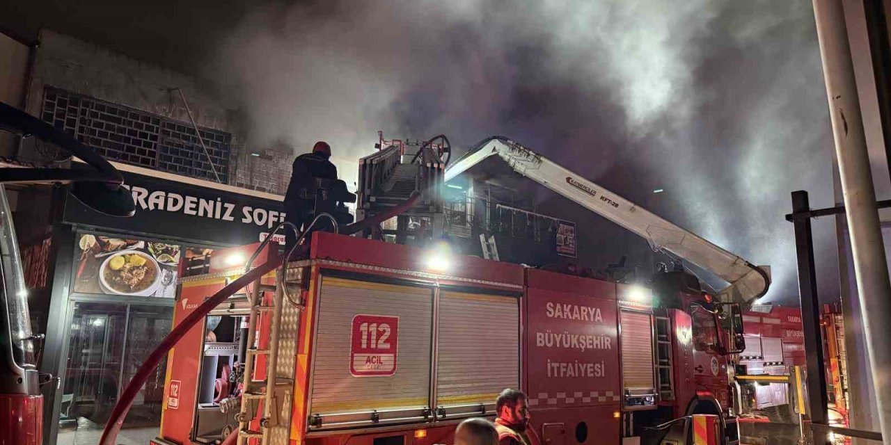 Hırdavat Dükkanı Alev Topuna Döndü