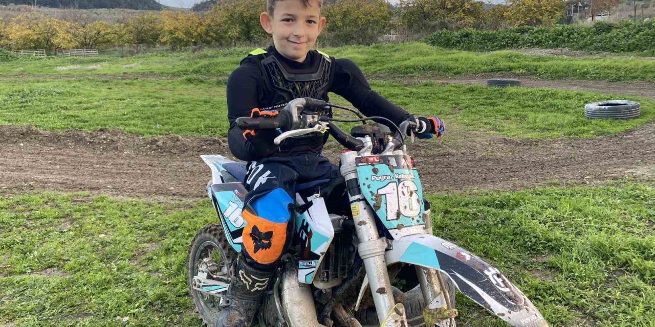 Minik Motokrosçu Sezonu Şampiyonlukla Tamamladı