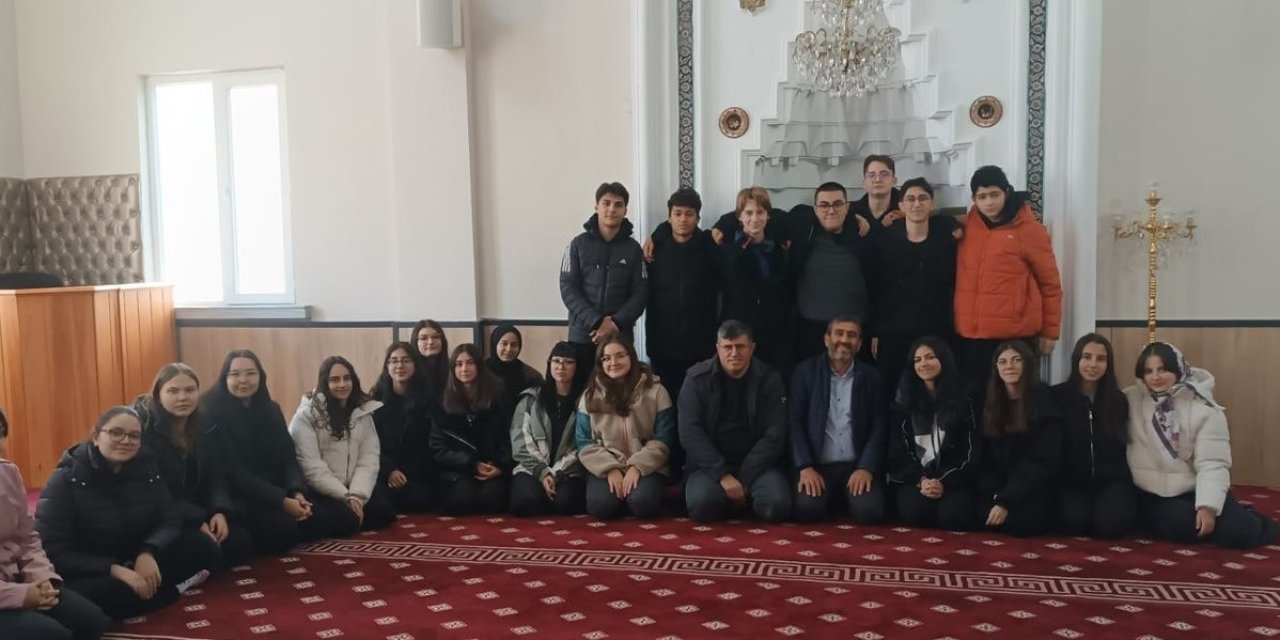 Çedes Projesi Kapsamında Öğrenciler Manevi Değerlerle Buluştu