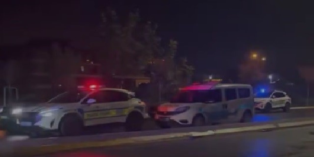 23 Yaşındaki Genç Aydınlatma Direğine Çarptı