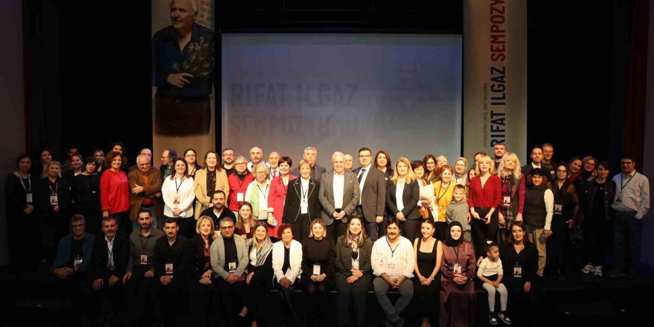 Rıfat Ilgaz’a Saygı Duruşu