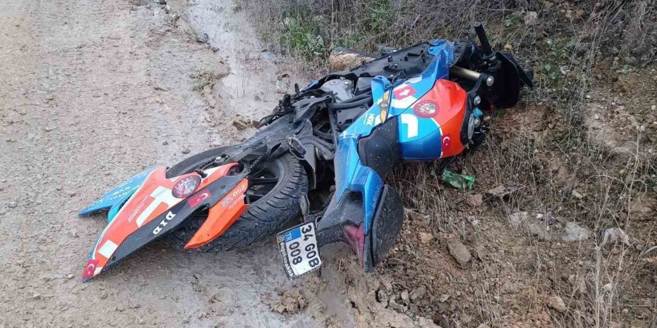 Otomobil İle Motosiklet Çarpıştı