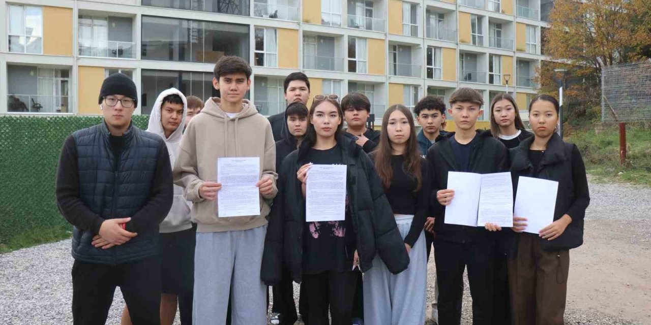 Eğitim İçin 4 Bin 301 Kilometre Yol Kat Ettiler, Şimdi Kapı Önündeler