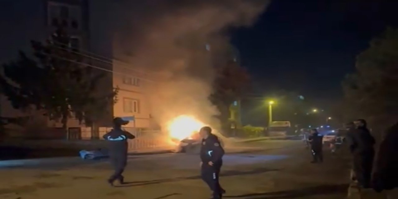 Seyir Halindeki Otomobil Alev Aldı