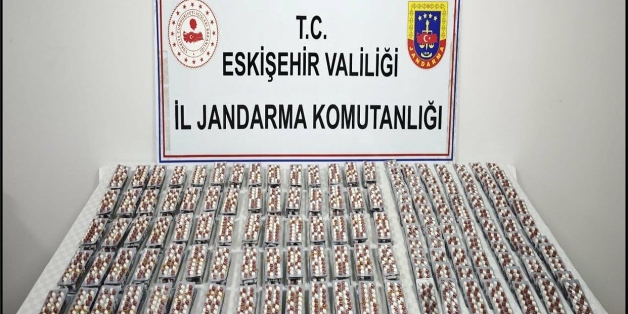 Jandarma Tarlada 5 Bin 488 Adet Sentetik Hap Ele Geçirdi