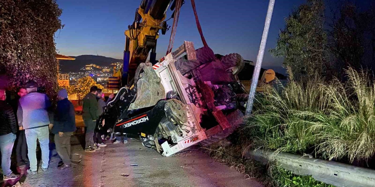 Vinçten Düşen İş Makinesi Paniğe Neden Oldu