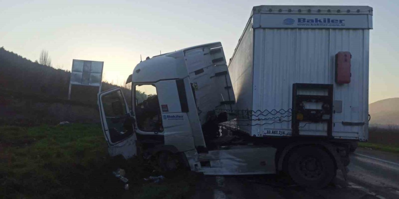 Tır Kontrolden Çıktı 1 Kişi Yaralandı