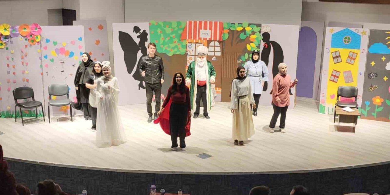 "Bir Dürüstlük Hikâyesi" Adlı Çocuk Tiyatrosu Öğrencilerle Buluştu