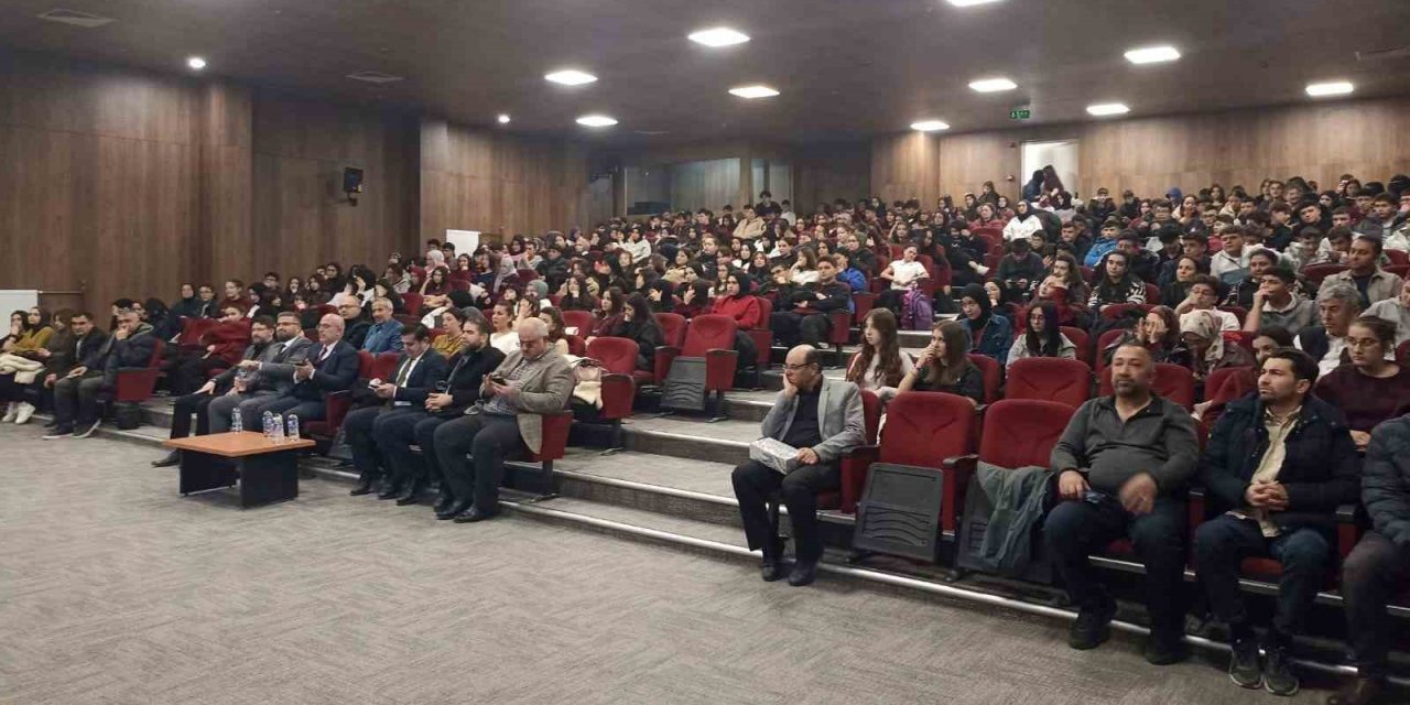 Lise Öğrencilerine "Hz. Peygamber Ve Şahsiyet İnşası" Başlıklı Konferans