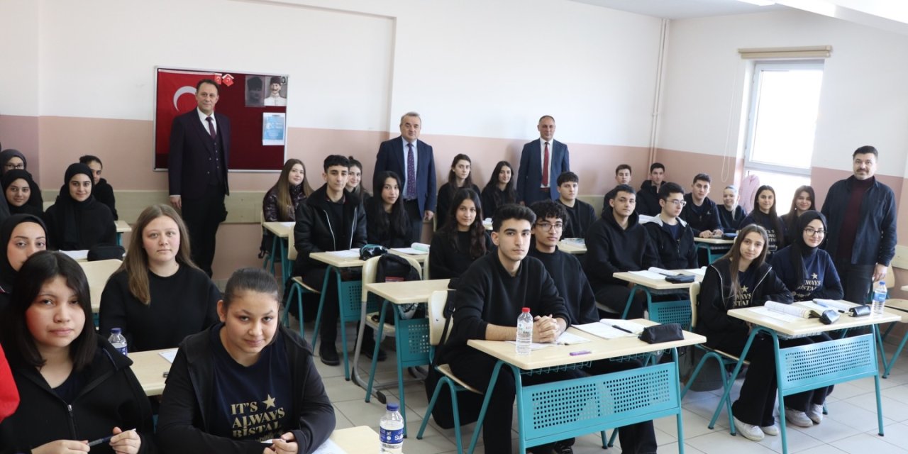 Kaymakam Öztürk Öğrencilerle Buluştu