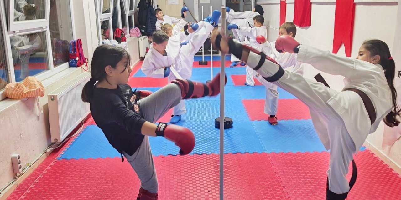 Karate Spor Okullarında Yoğun Tempo
