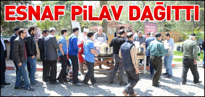 ESNAF PİLAV DAĞITTI