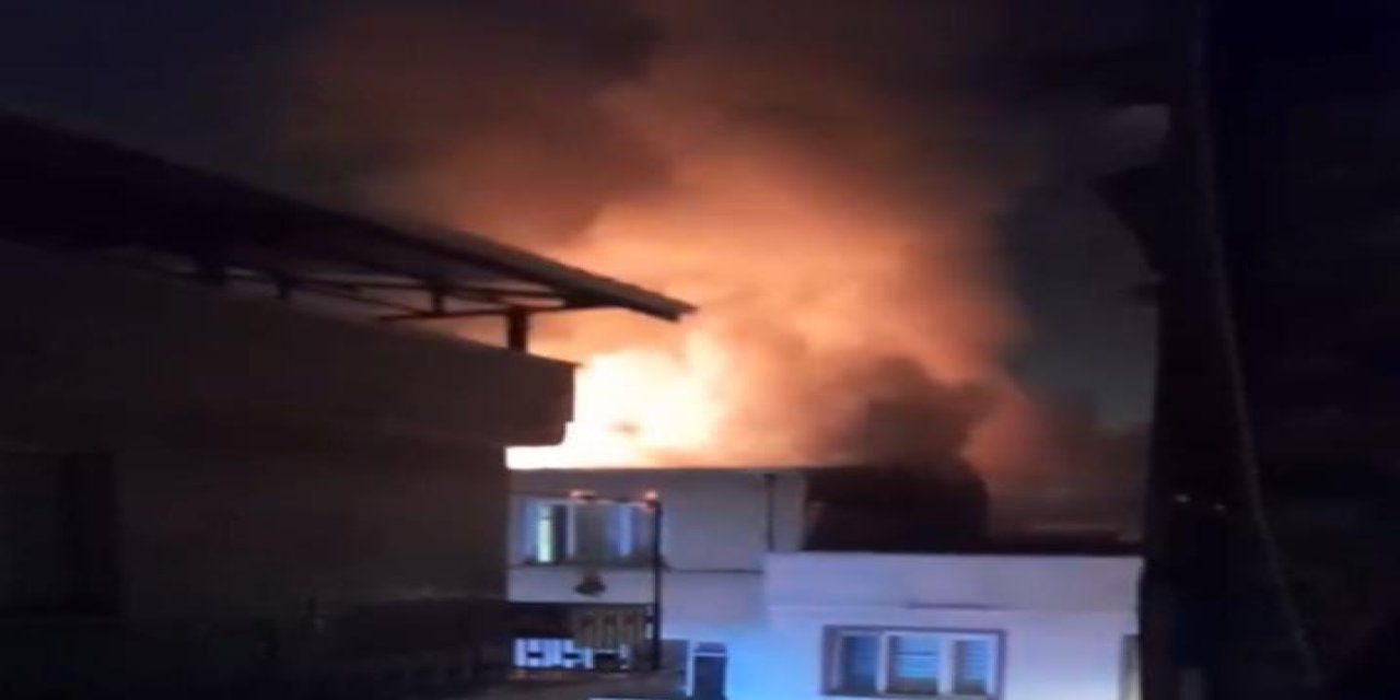 Çatı Yangını Mahalleyi Ayağa Kaldırdı