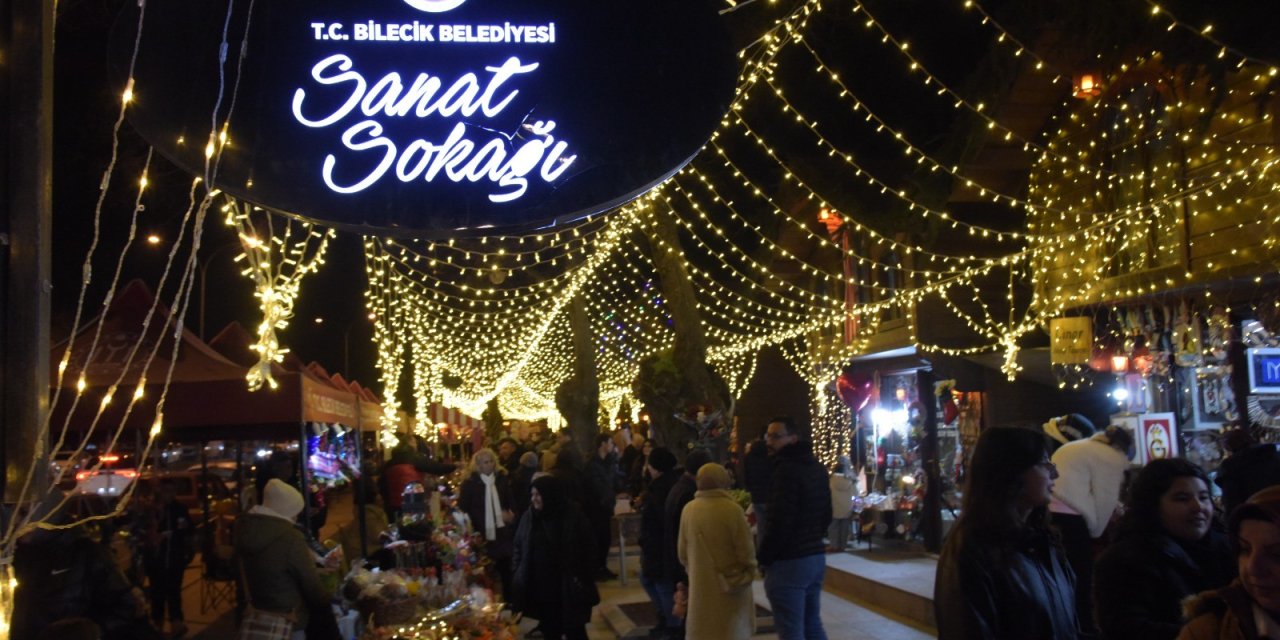 Sanat sokağına yoğun ilgi