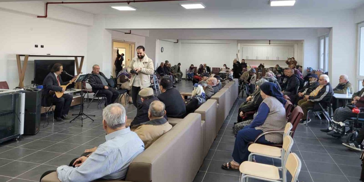 Huzurevinde Kalan Yaşlılar İçin Etkinlik Düzenlendi