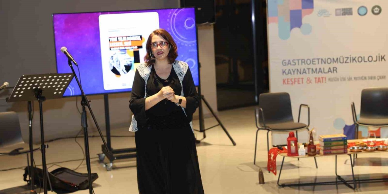 Yeni Yılın Kokusu, Lezzeti Ve Müziği Konuşuldu