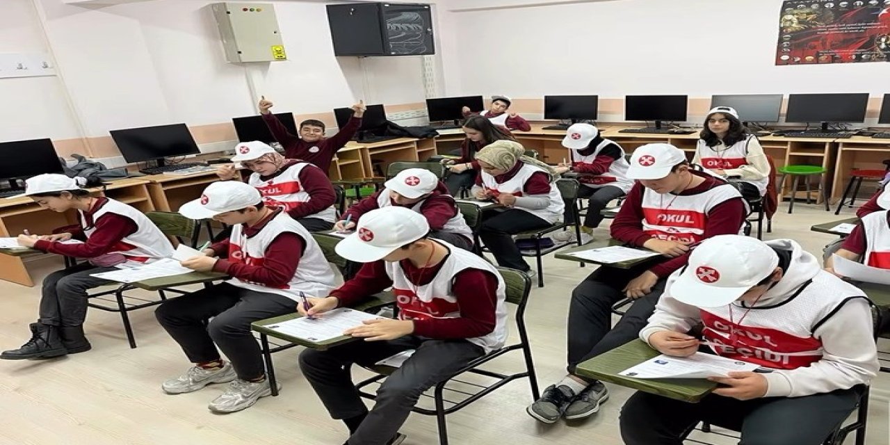 Okul Geçidi Görevlisi Eğitimi Verildi