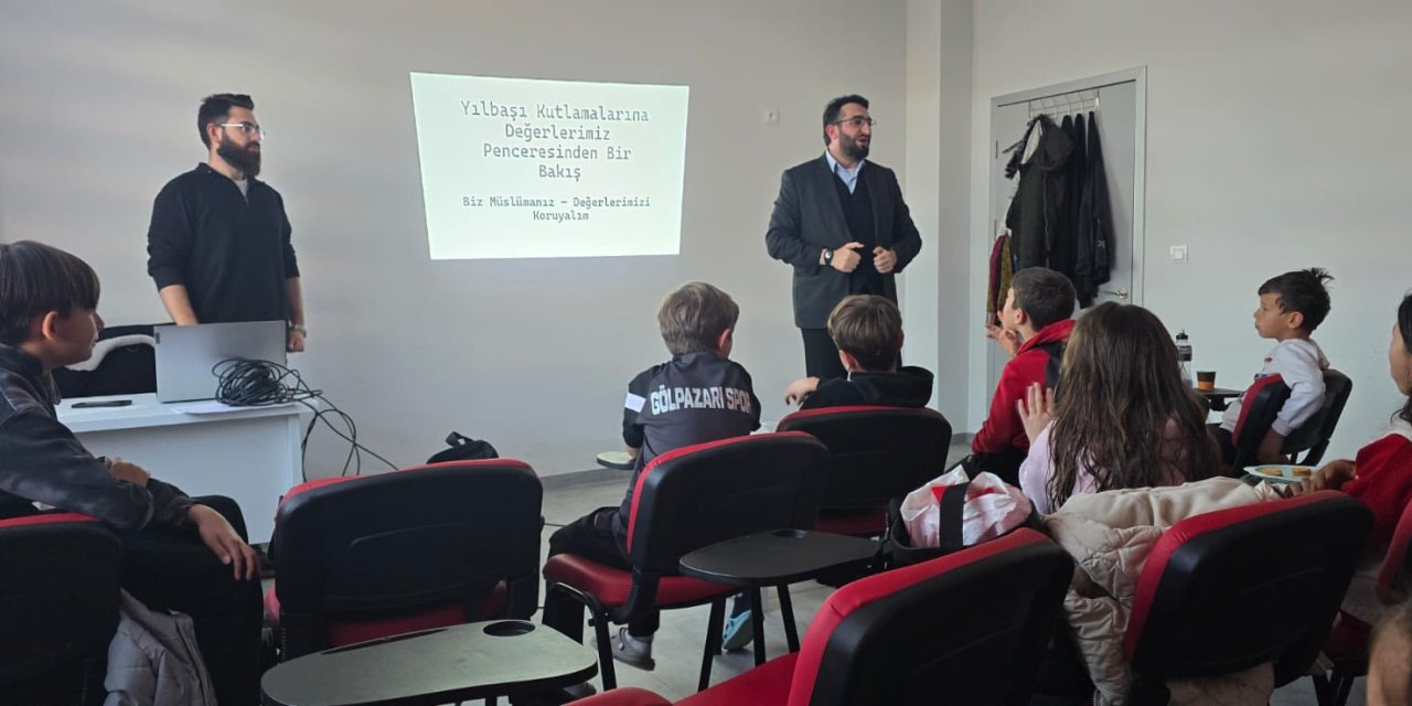 Gençlere "Yılbaşı ve Bizim Geleneklerimiz" Adlı Sunum Yapıldı