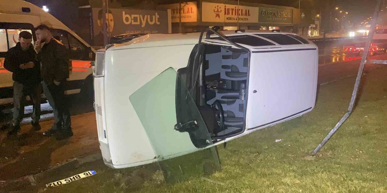 Kontrolden Çıkan Otomobil Takla Attı!