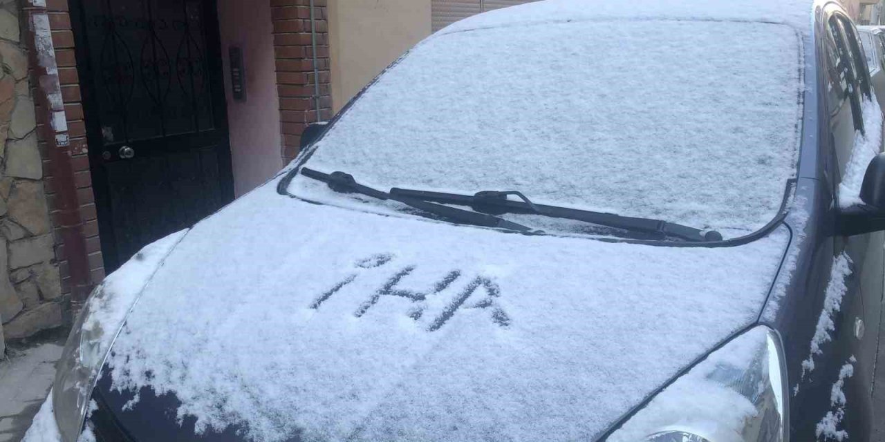 Araçlar Karla Kaplandı