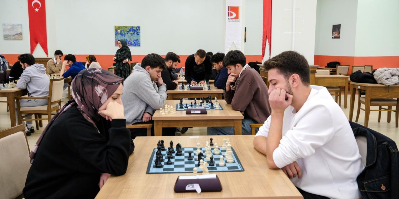 Üniversite Öğrencilerine Satranç Etkinliği