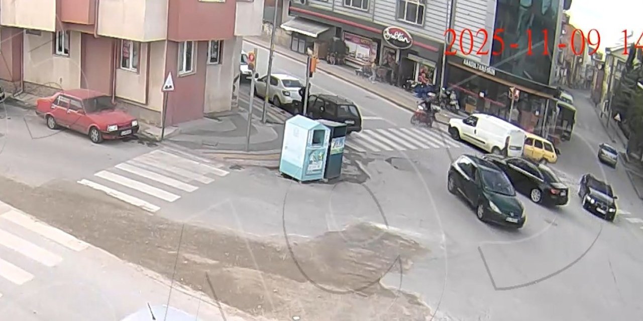 Kuryeye Yaya Geçidinde Otomobil Çarptı