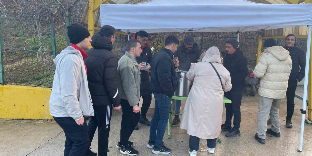 Belediyeden Fabrika İşçilerine Sıcak Çorba