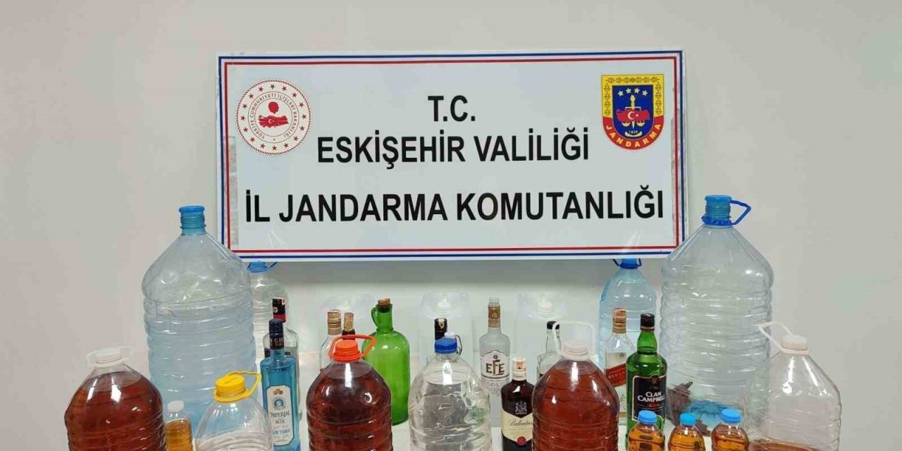 Jandarma Satışa Hazırlanan 78 Litre Kaçak Alkolü İçki Ele Geçirdi, 1 Kişi Yakalandı