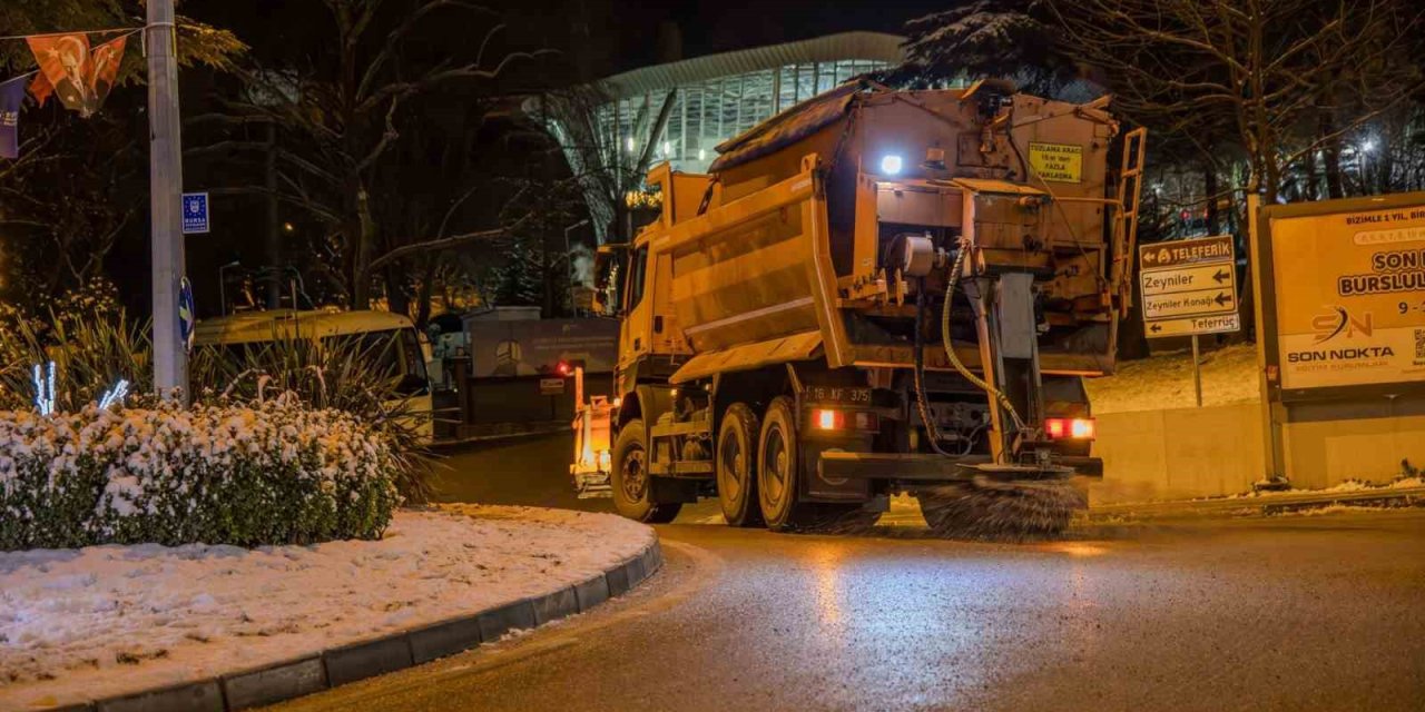 Ekiplerden Kar Mesaisi