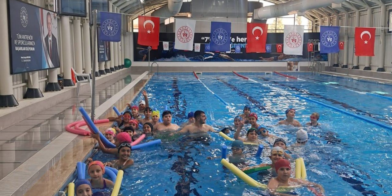 Spor Okullarında Yüzme Antrenmanları Sürüyor