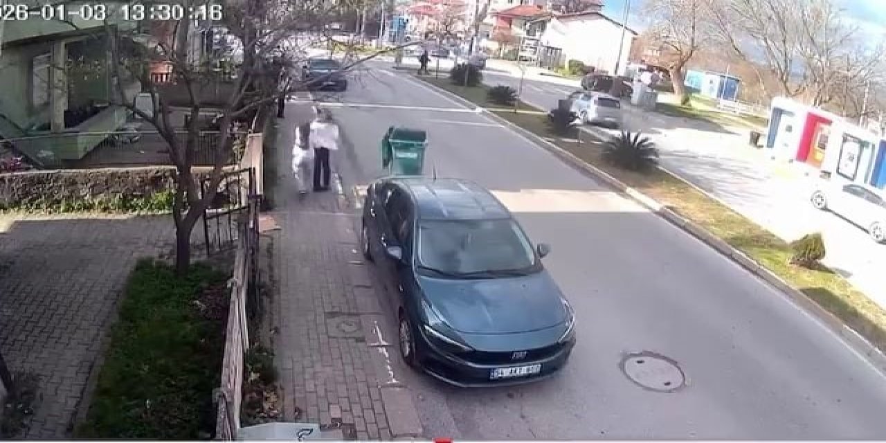 Fırtınanın Savurduğu Çöp Konteyneri Araca Çarptı