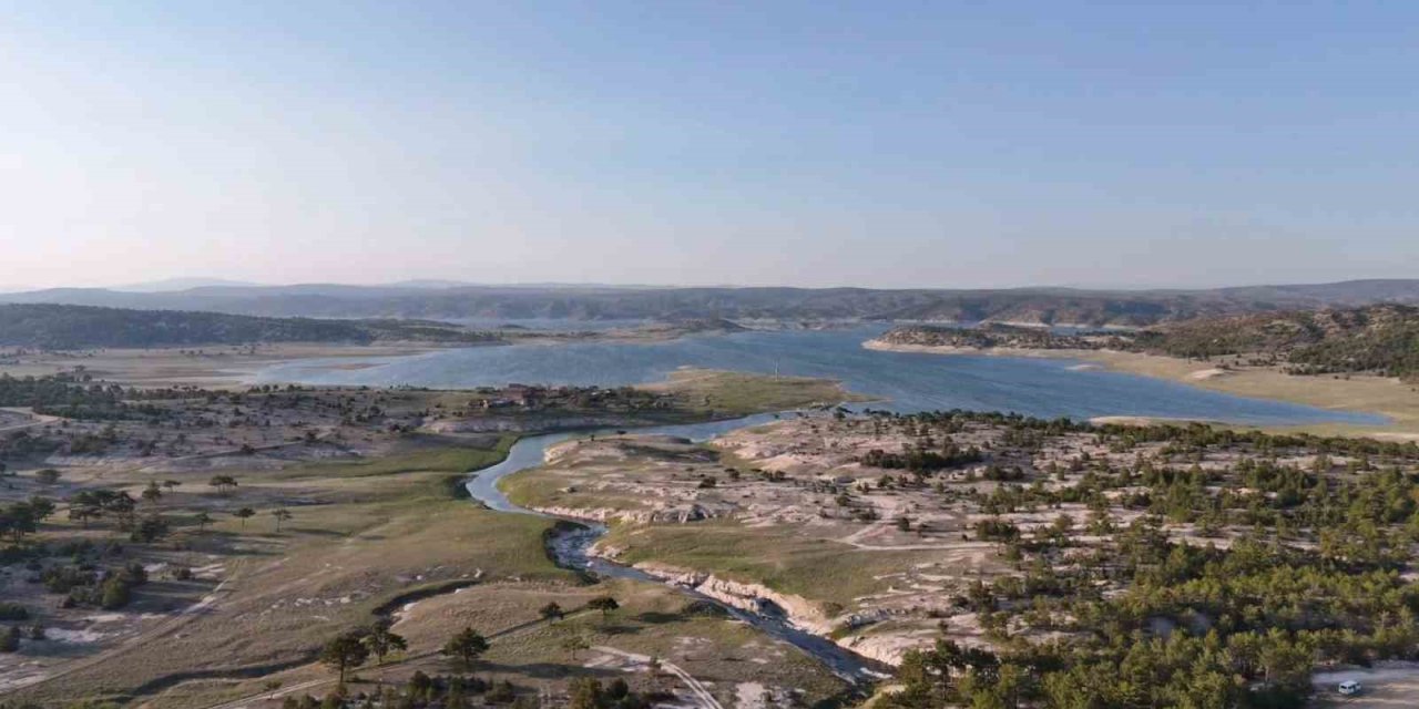 Porsuk Barajı’nda Geriye Çekilen Su Havadan Görüntülendi